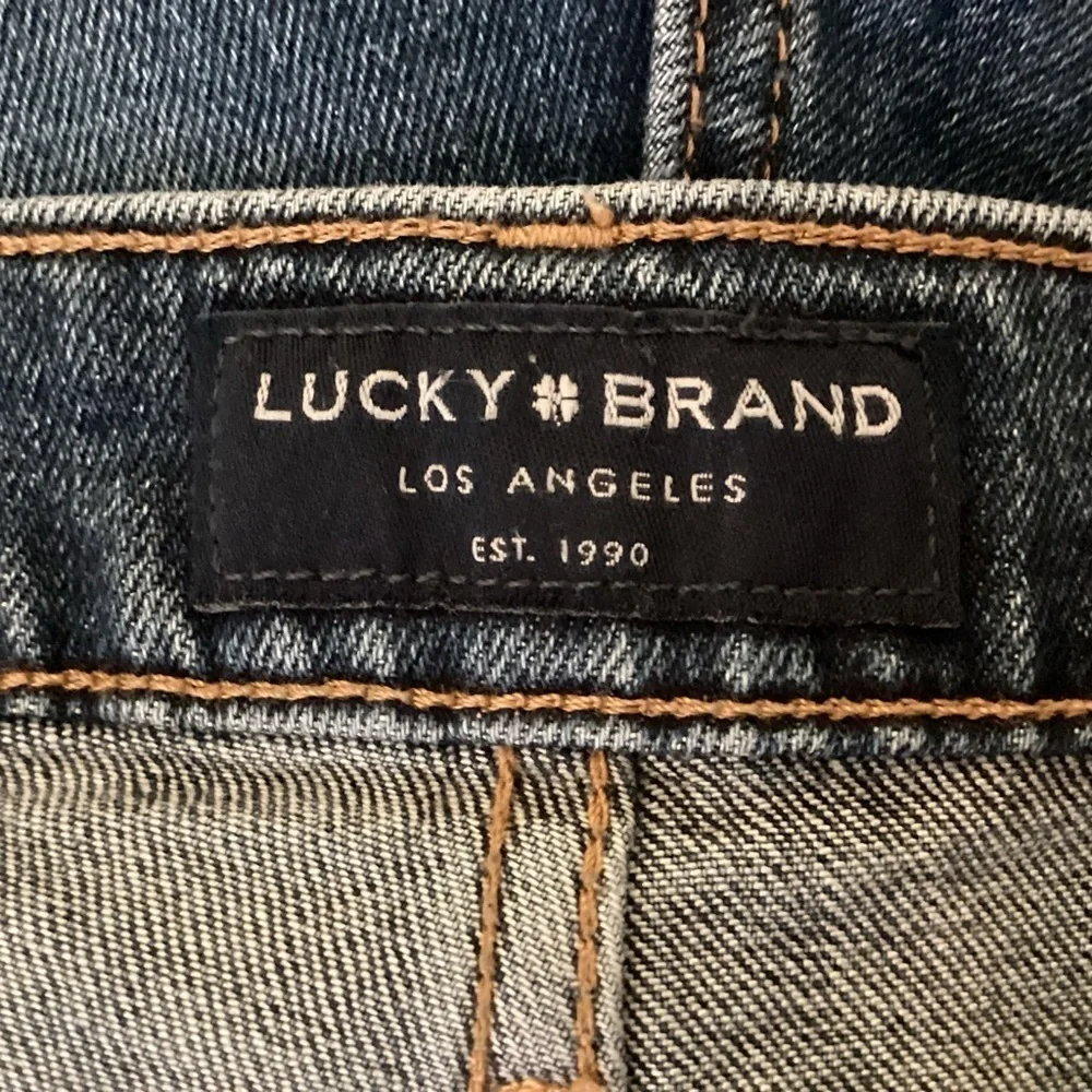 Lucky Brand 410 Athletic Slim Men’s Denim Distressed Straight Leg Jeans. 40/30 - Picture 7 of 11